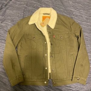 BRAND NEW Levi’s Sherpa Trucker Jacket